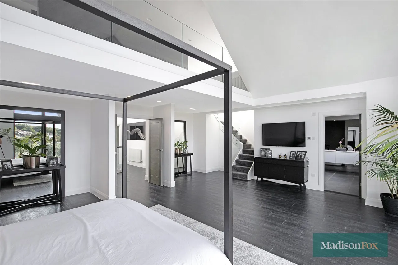 Eleven Acre Rise, Loughton, IG10, photo 37