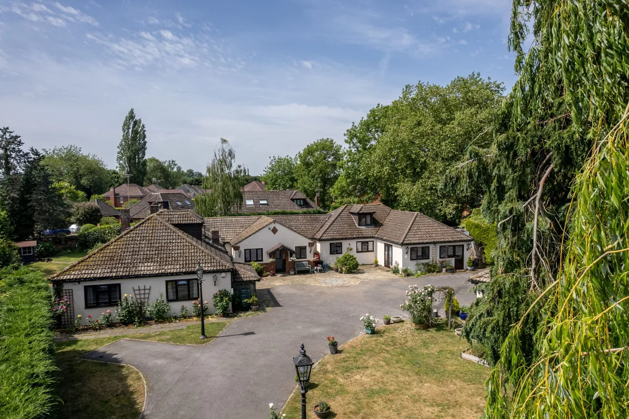6 bed house for sale — Greenacres Swallowfield Street, Swallowfield, Reading, RG7 1QX