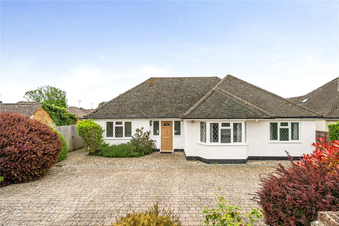 4 bed house for sale — Hazeley Close, Hartley Wintney, Hook, Hampshire, RG27 8QS