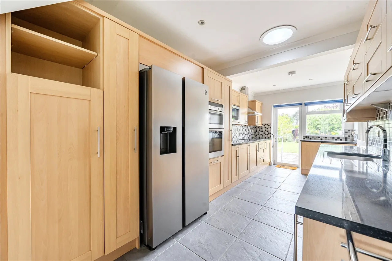 Hazeley Close, Hartley Wintney, Hook, Hampshire, RG27 8QS, photo 3