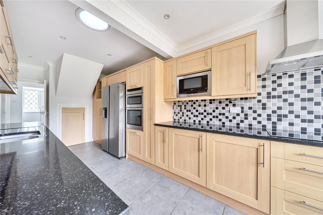 Hazeley Close, Hartley Wintney, Hook, Hampshire, RG27 8QS, photo 4