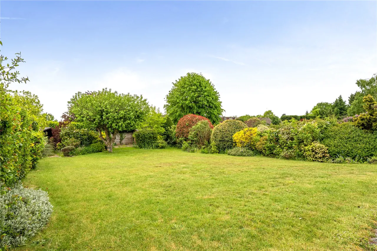 Hazeley Close, Hartley Wintney, Hook, Hampshire, RG27 8QS, photo 2