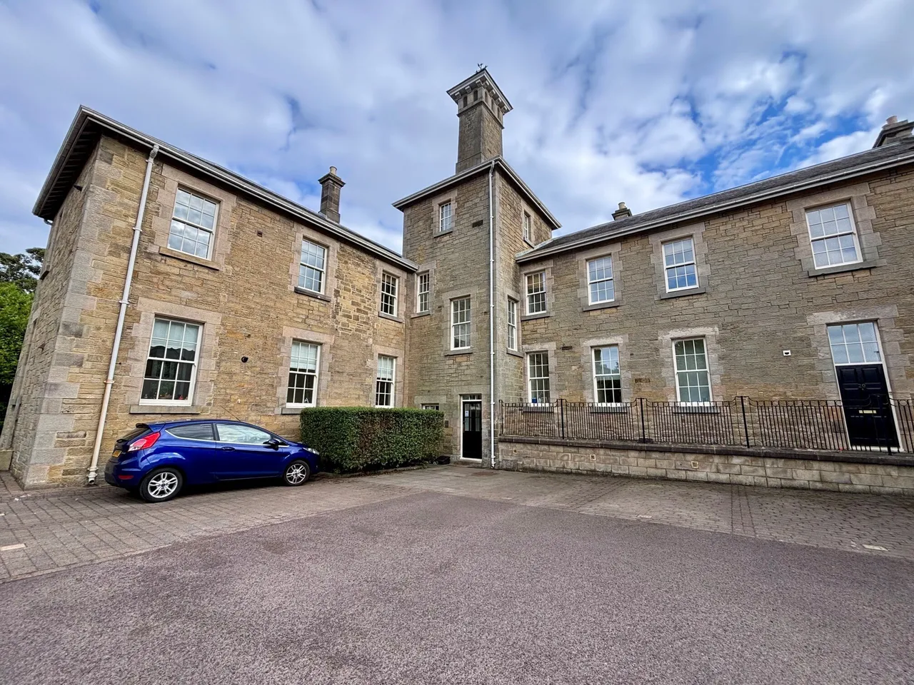 2 bed flat to rent — Lanesborough Court, Gosforth