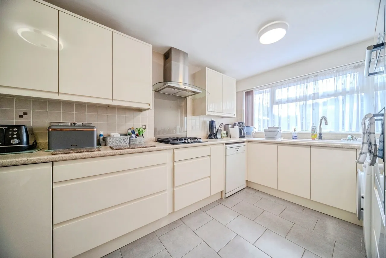 Langdale Close, Bletchley, Milton Keynes, Buckinghamshire, MK2, photo 2