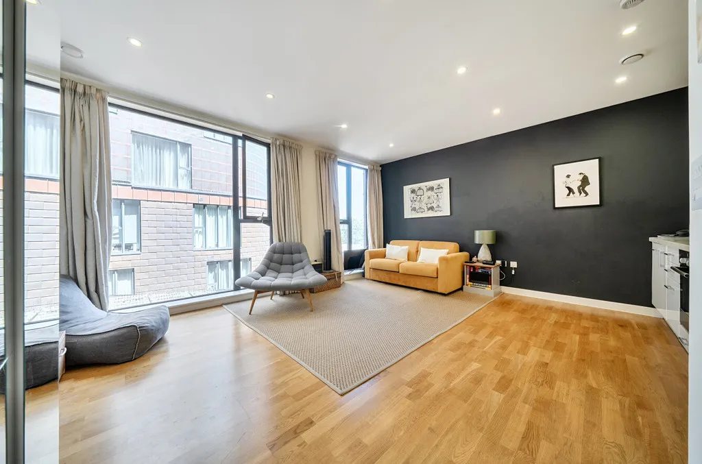 Apartment for sale in Station Road, Sidcup, DA15 7AH, photo 2