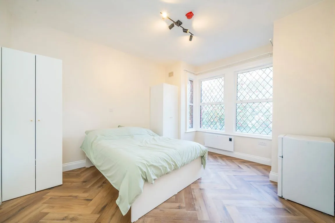 Ramsay Road, Acton, photo 5
