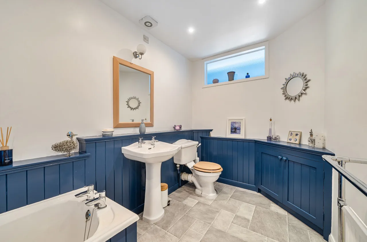 Jury Road, Dulverton, TA22, photo 12