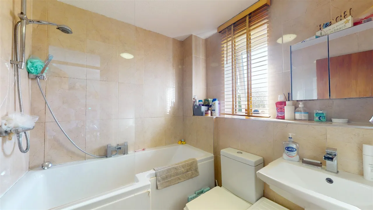 Edrich Avenue, Oldbrook, photo 8