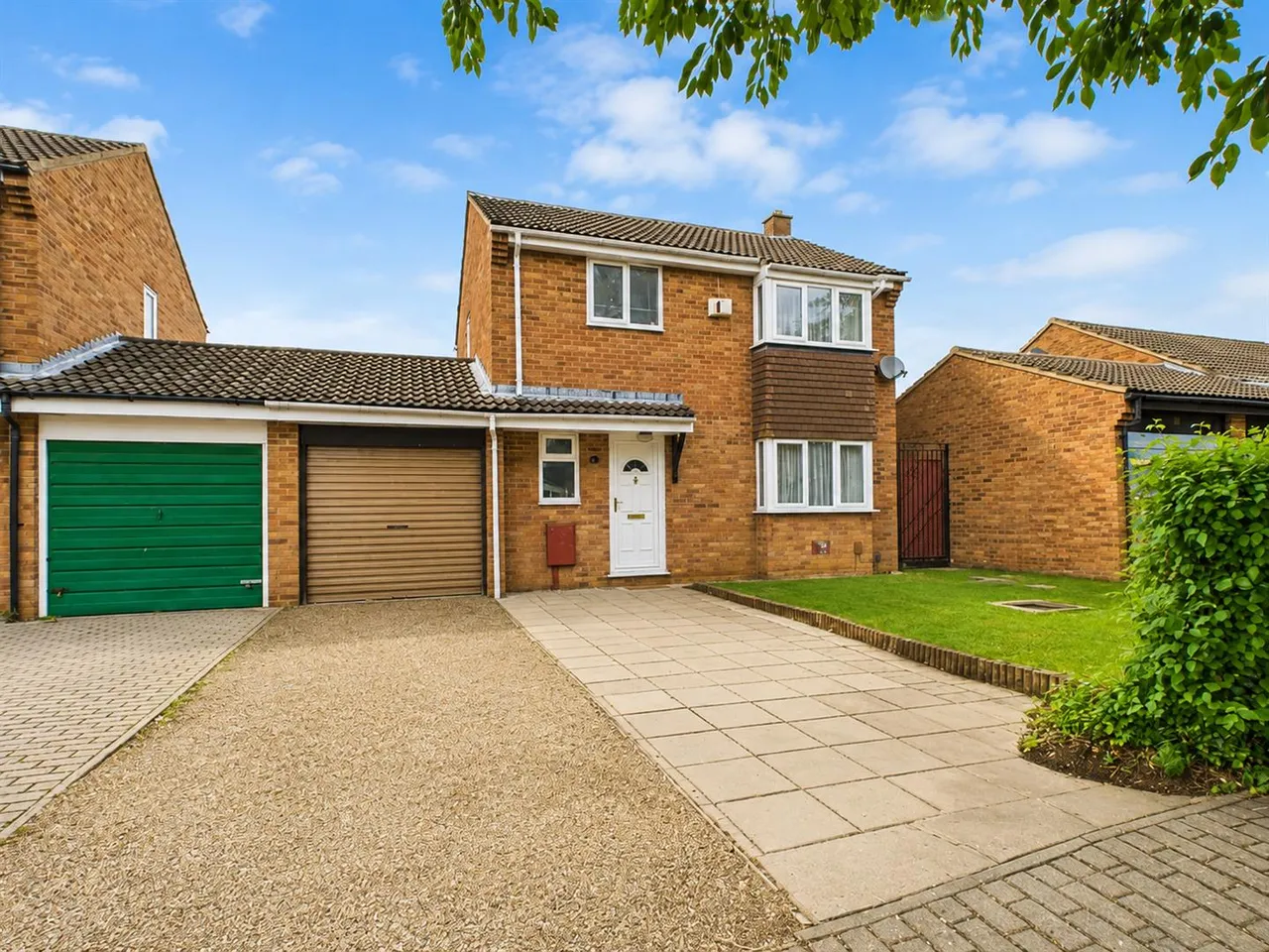 3 bed house for sale, Edrich Avenue, Oldbrook