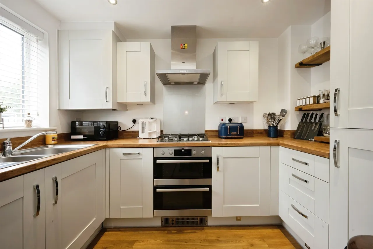 Kempster Way, Weston Turville, HP22, photo 2