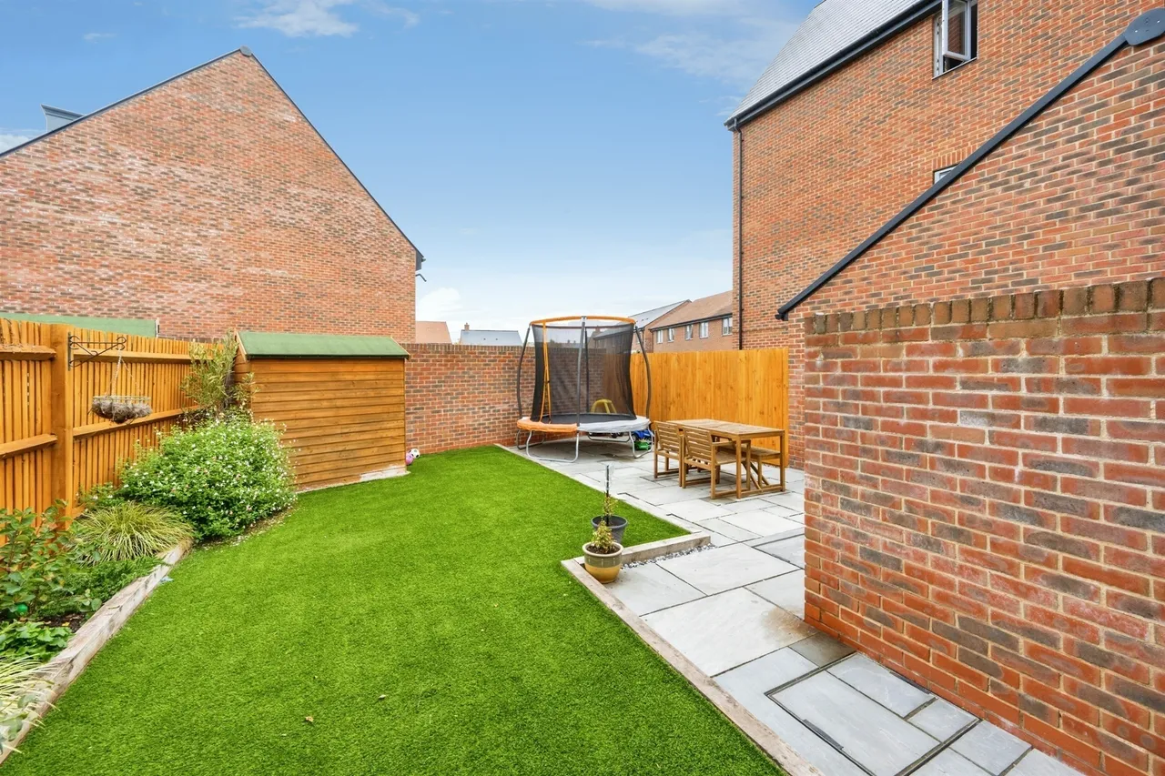 Kempster Way, Weston Turville, HP22, photo 19