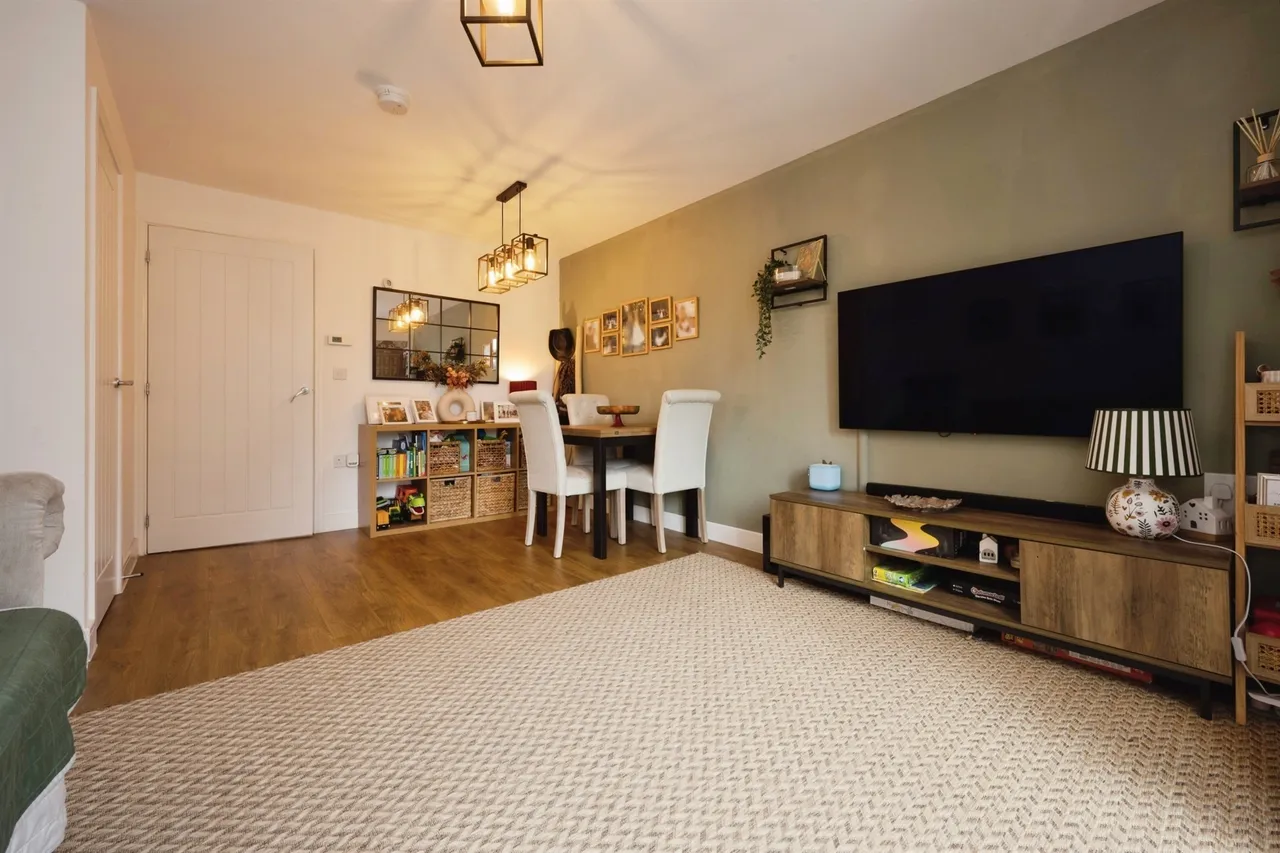 Kempster Way, Weston Turville, HP22, photo 5