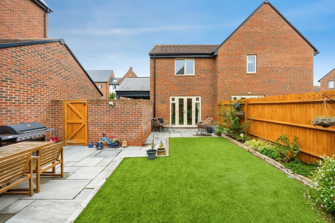 Kempster Way, Weston Turville, HP22, photo 11