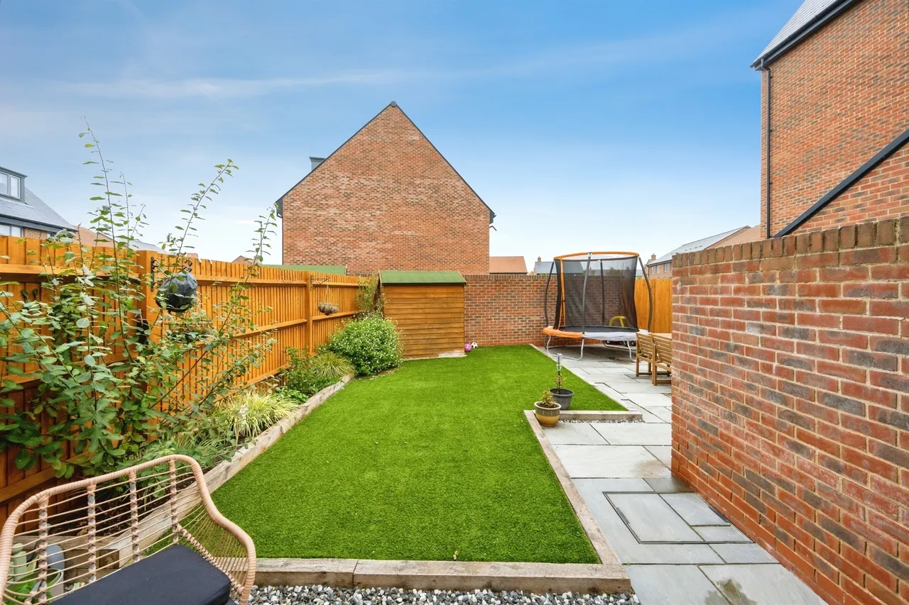 Kempster Way, Weston Turville, HP22, photo 4