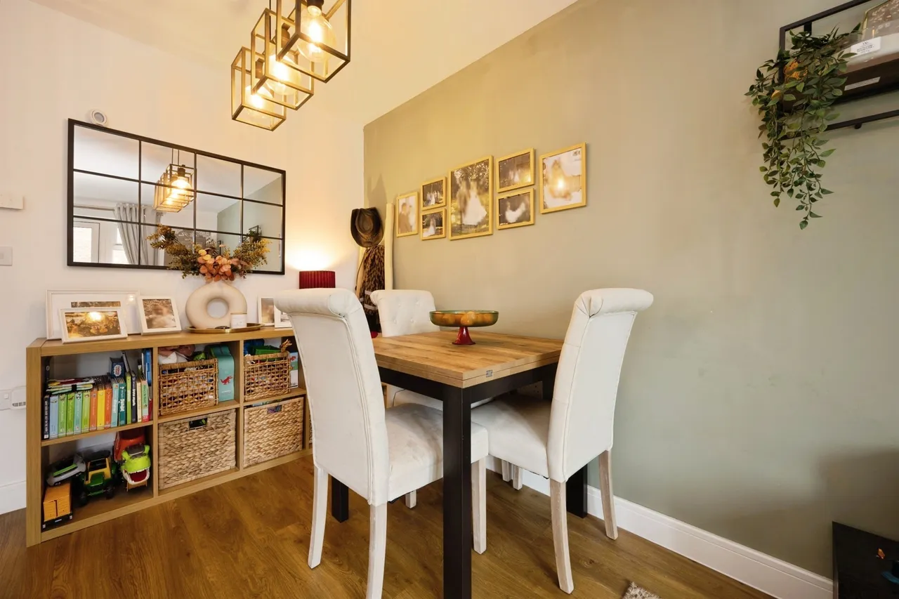 Kempster Way, Weston Turville, HP22, photo 6