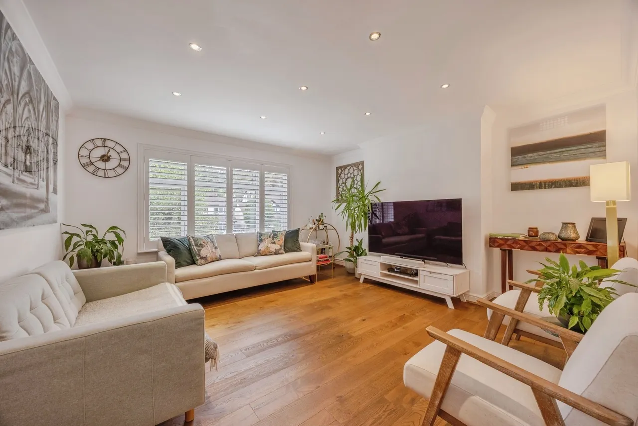3 bed flat for sale, Foxley Lane, Purley, CR8