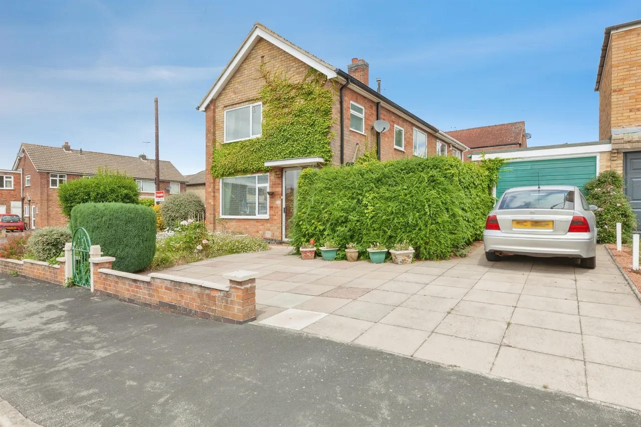 3 bed house for sale, Silverton Road, Oadby, LE2