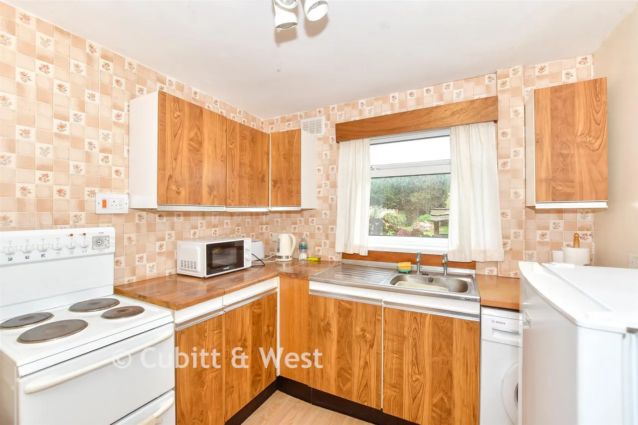Fletcher Place, North Mundham, PO20, photo 3