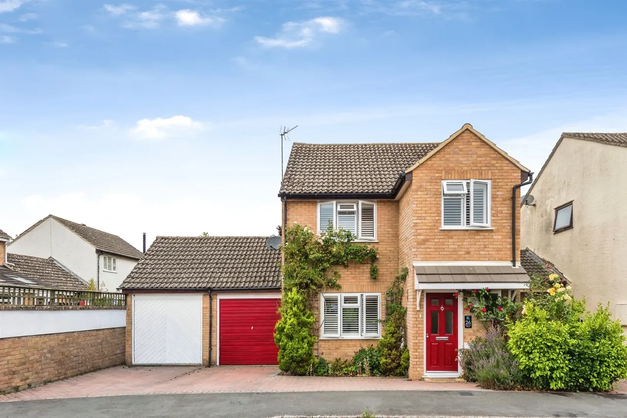 3 bed house for sale, Foxcroft Drive, Carterton, OX18