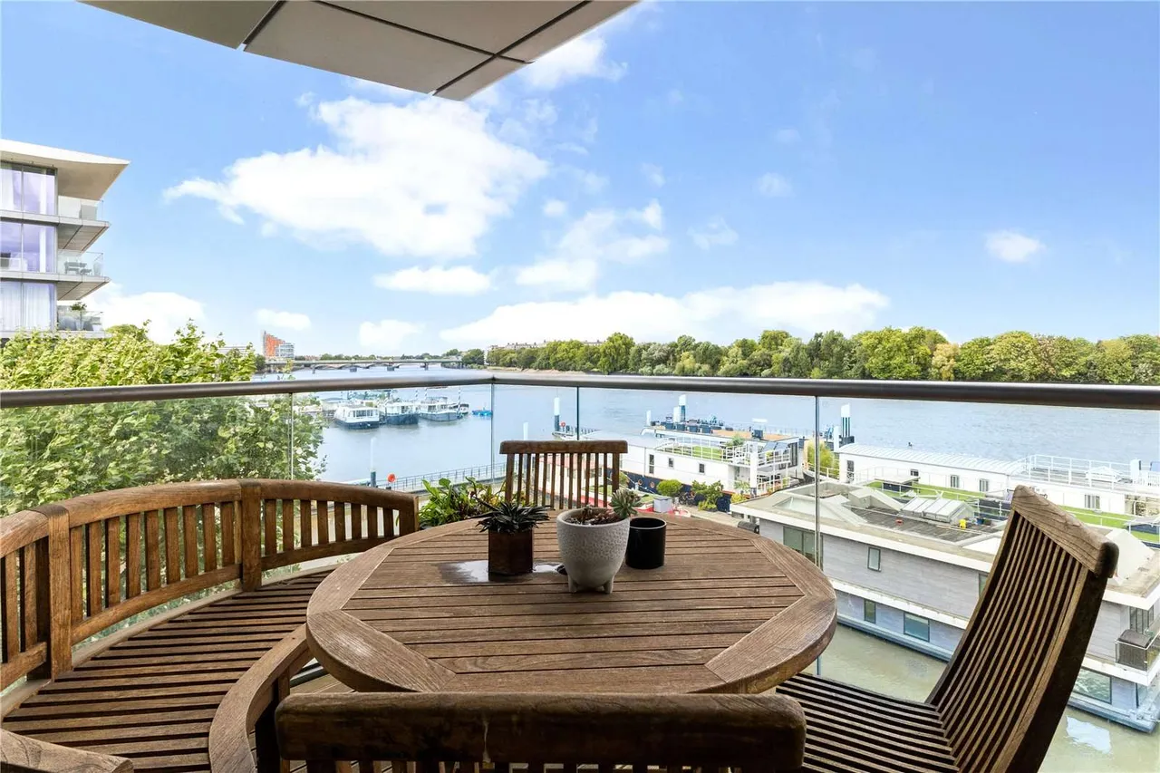 3 bed flat for sale — Chapelier House, Eastfields Avenue, Putney, London, SW18 1LR