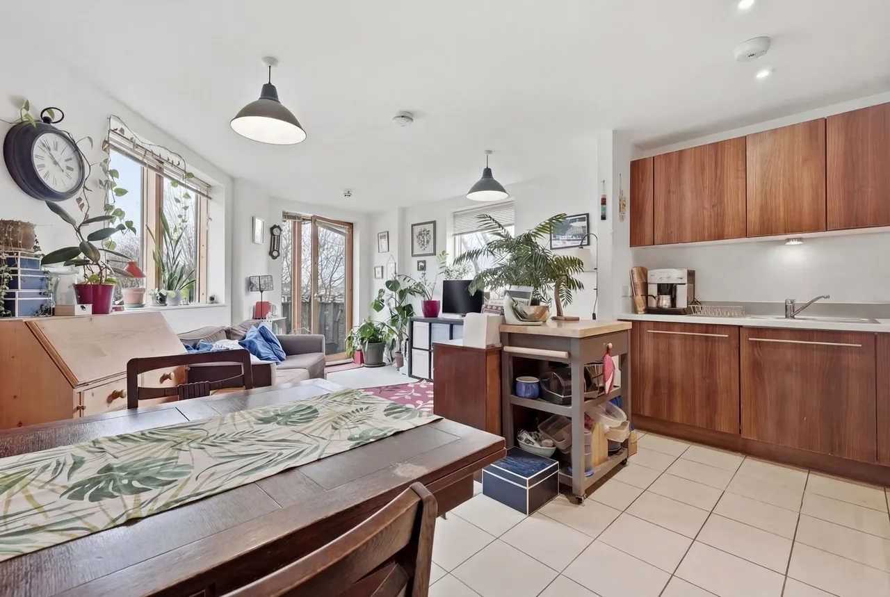 2 bed flat for sale, Time House, SW11