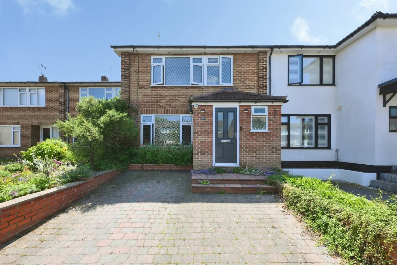 3 bed house for sale — Bell Lane, Broxbourne