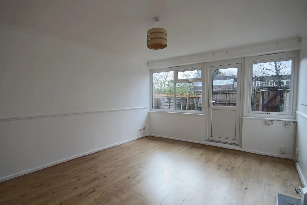 Belvoir Close, London, photo 3