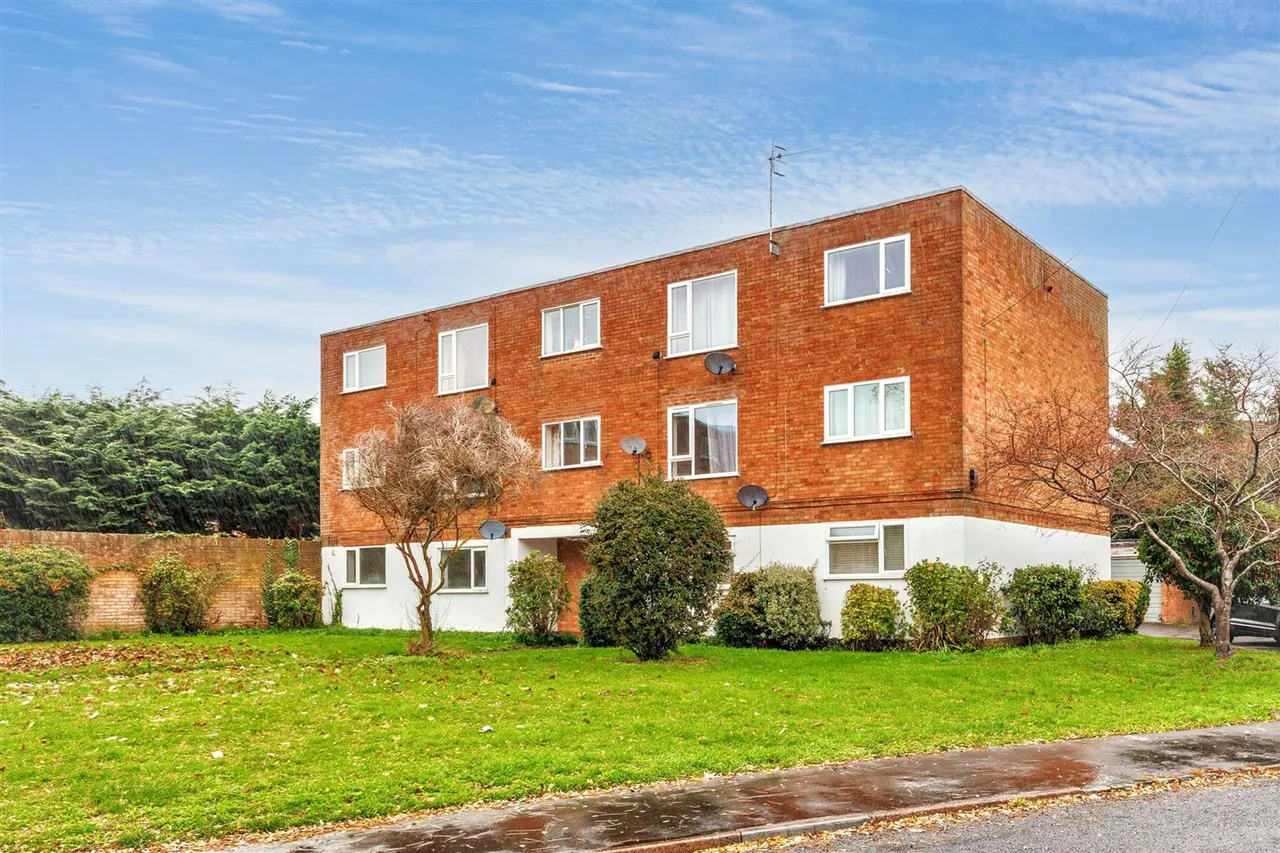 2 bed flat for sale — Farleigh Road, Pershore, WR10