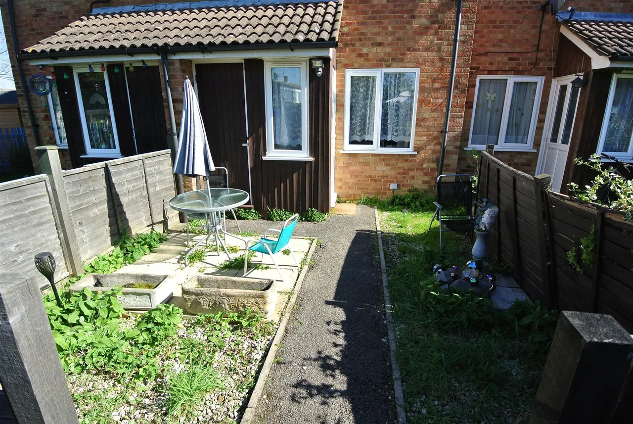 Pond Road, Egham, Surrey, TW20 8BA, photo 8