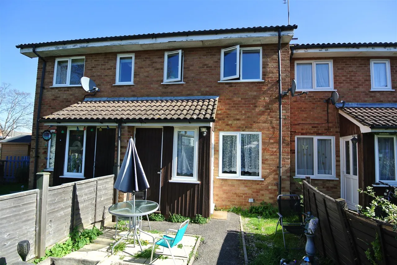 1 bed house for sale — Pond Road, Egham, Surrey, TW20 8BA