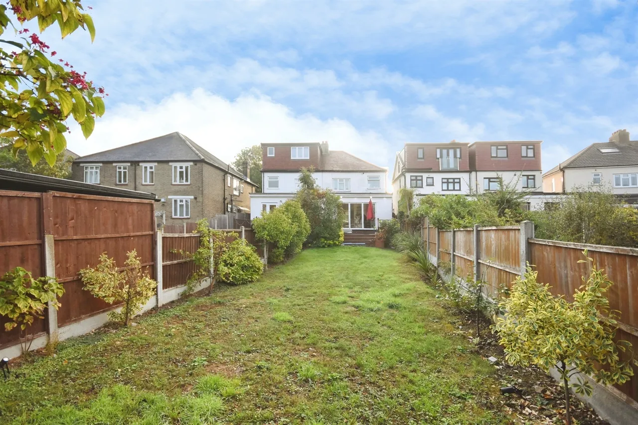 Lodge Avenue, Romford, RM2, photo 20