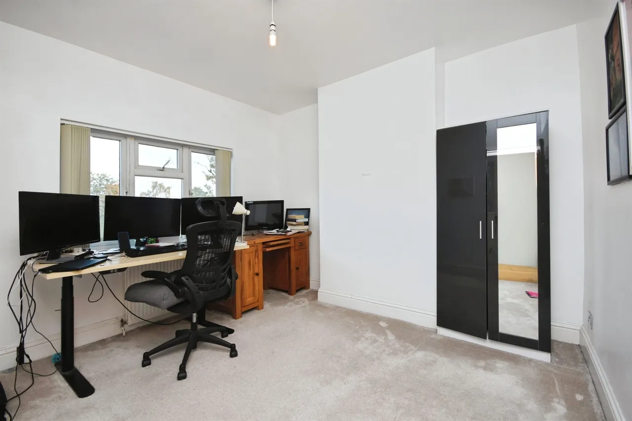 Lodge Avenue, Romford, RM2, photo 17