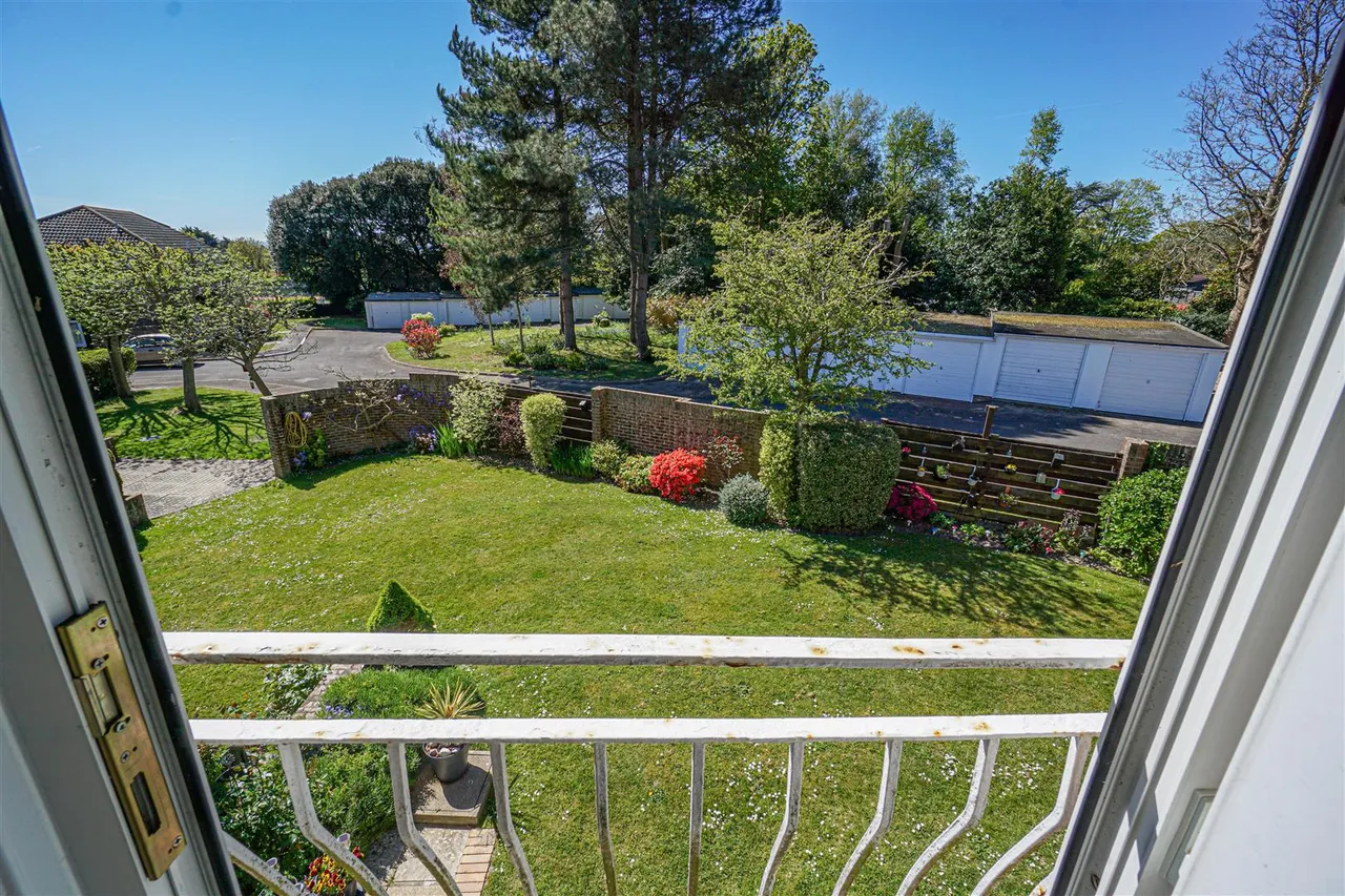 Osbern Close, Bexhill-On-Sea, photo 13