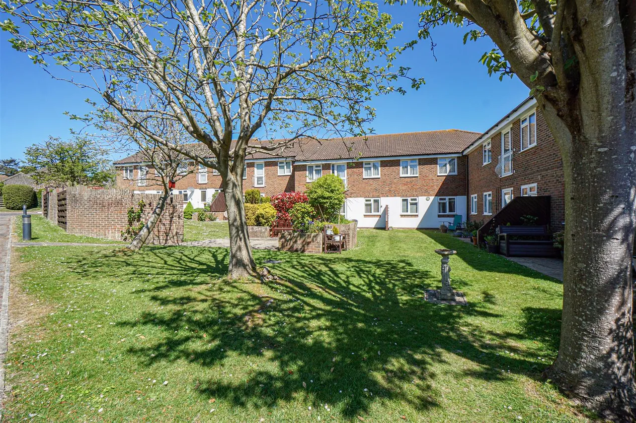 Osbern Close, Bexhill-On-Sea, photo 16