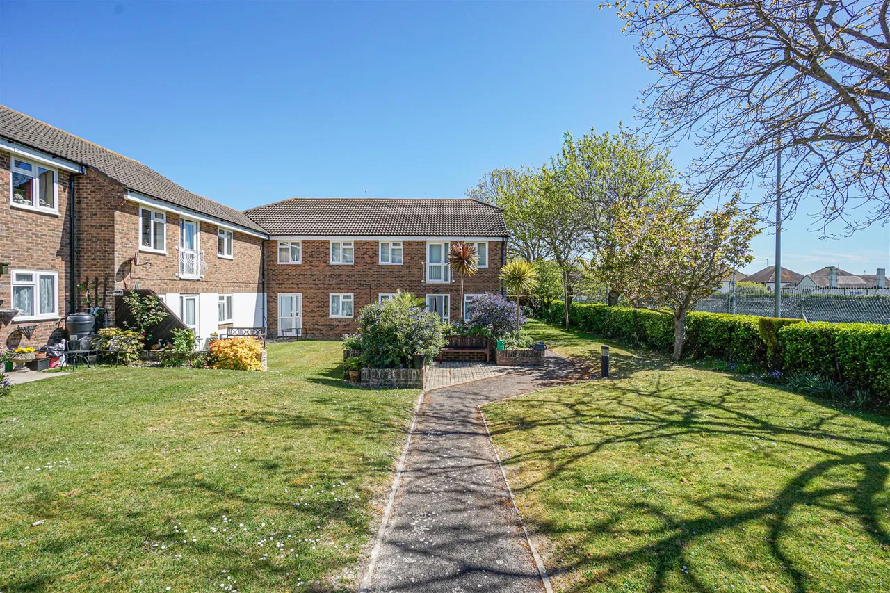 Osbern Close, Bexhill-On-Sea, photo 9
