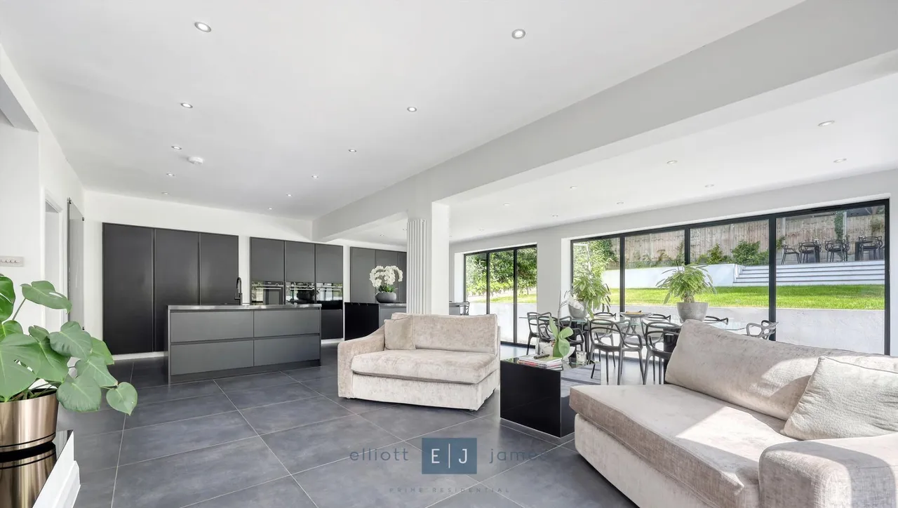 Eleven Acre Rise, Loughton, photo 7