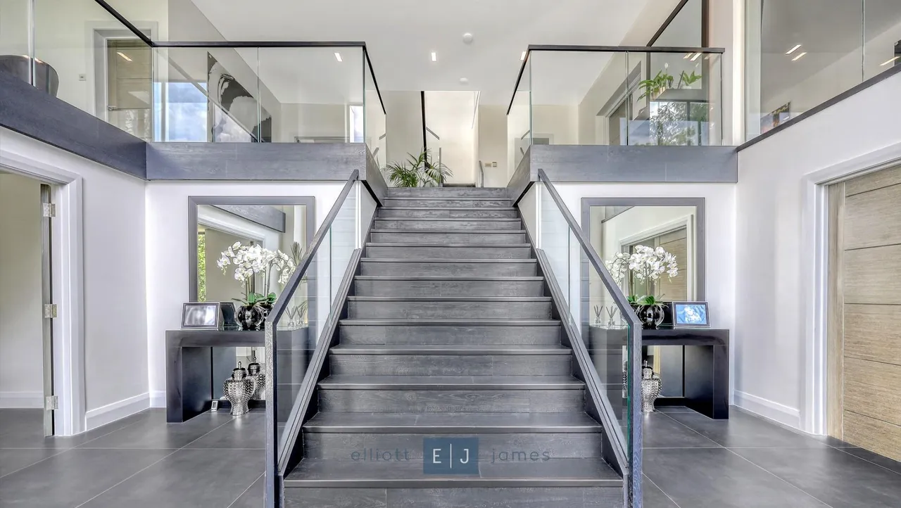 Eleven Acre Rise, Loughton, photo 6