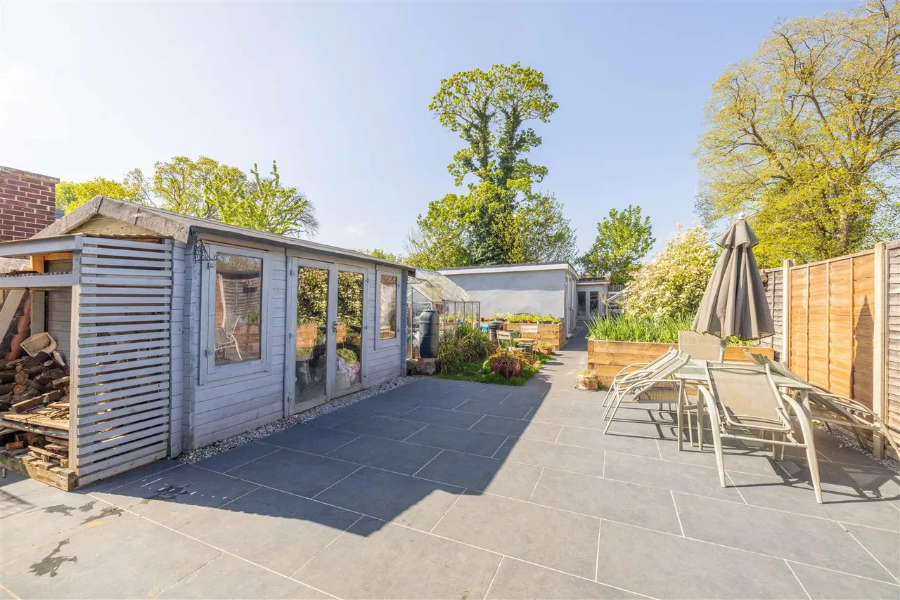 Grove Close, Old Windsor, Windsor, SL4 2LY, photo 18