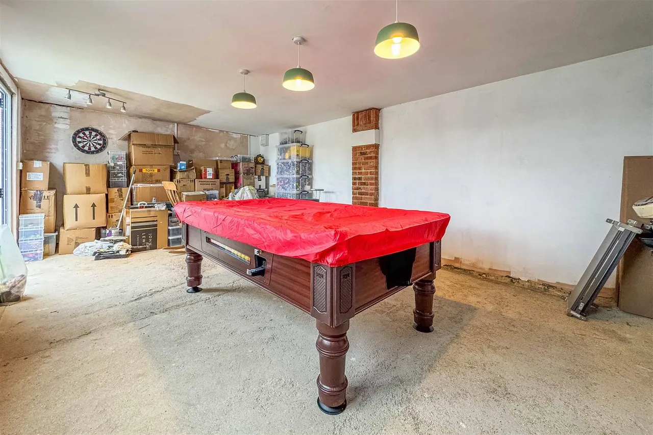 Grove Close, Old Windsor, Windsor, SL4 2LY, photo 22