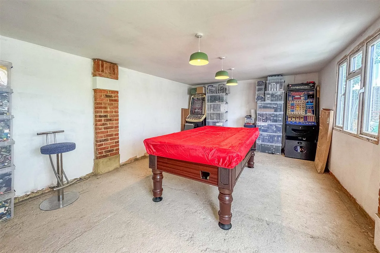 Grove Close, Old Windsor, Windsor, SL4 2LY, photo 24