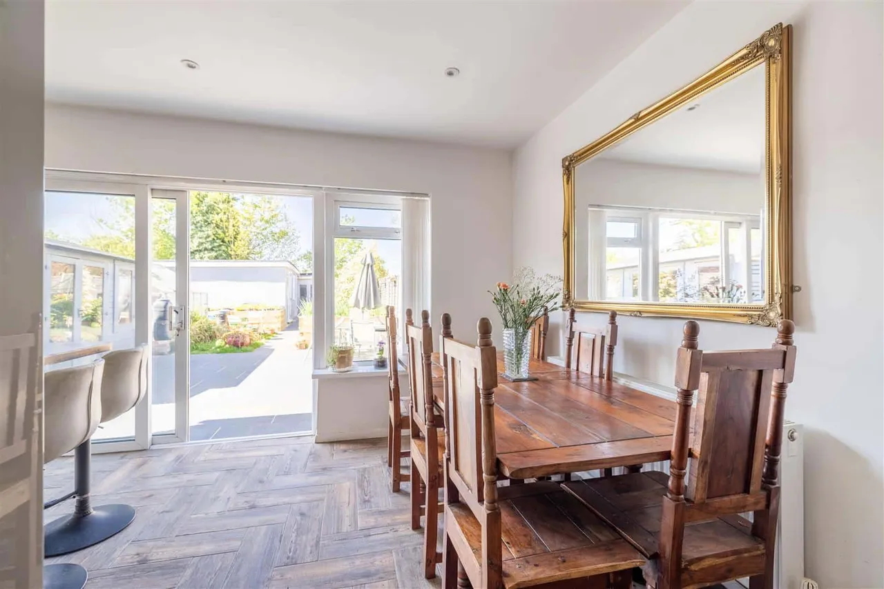 Grove Close, Old Windsor, Windsor, SL4 2LY, photo 6