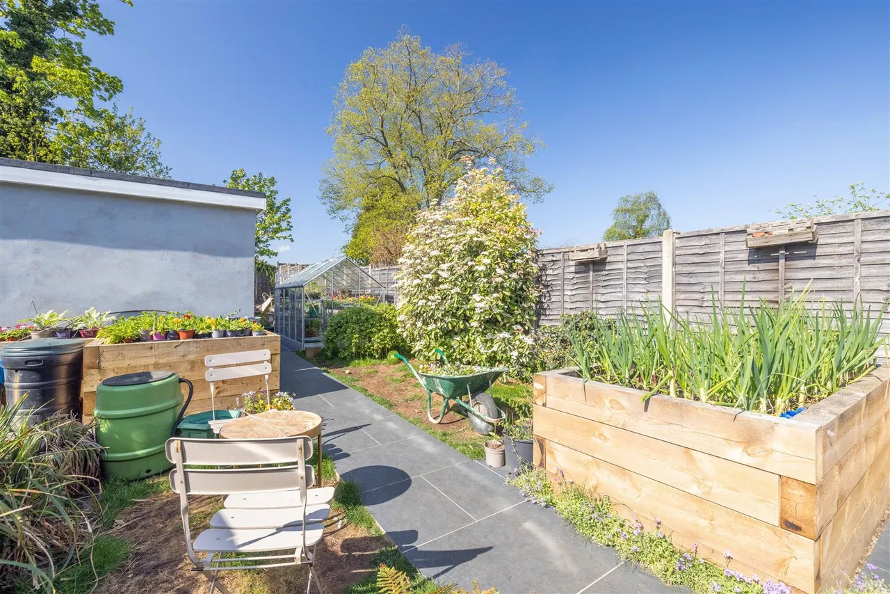 Grove Close, Old Windsor, Windsor, SL4 2LY, photo 20