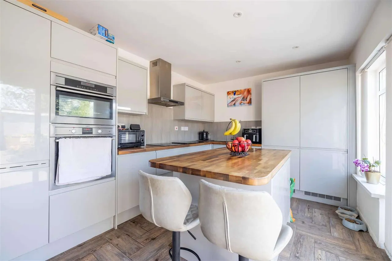 Grove Close, Old Windsor, Windsor, SL4 2LY, photo 8
