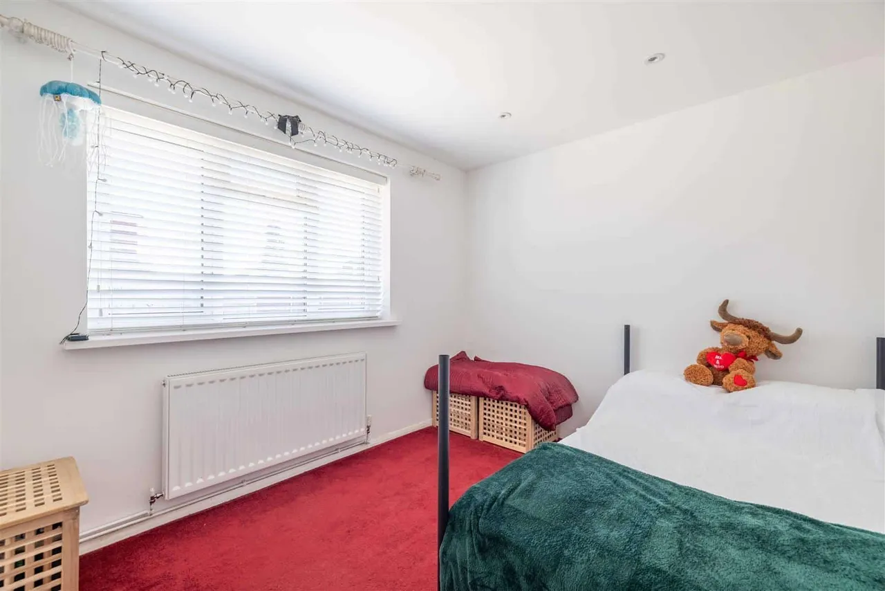 Grove Close, Old Windsor, Windsor, SL4 2LY, photo 12