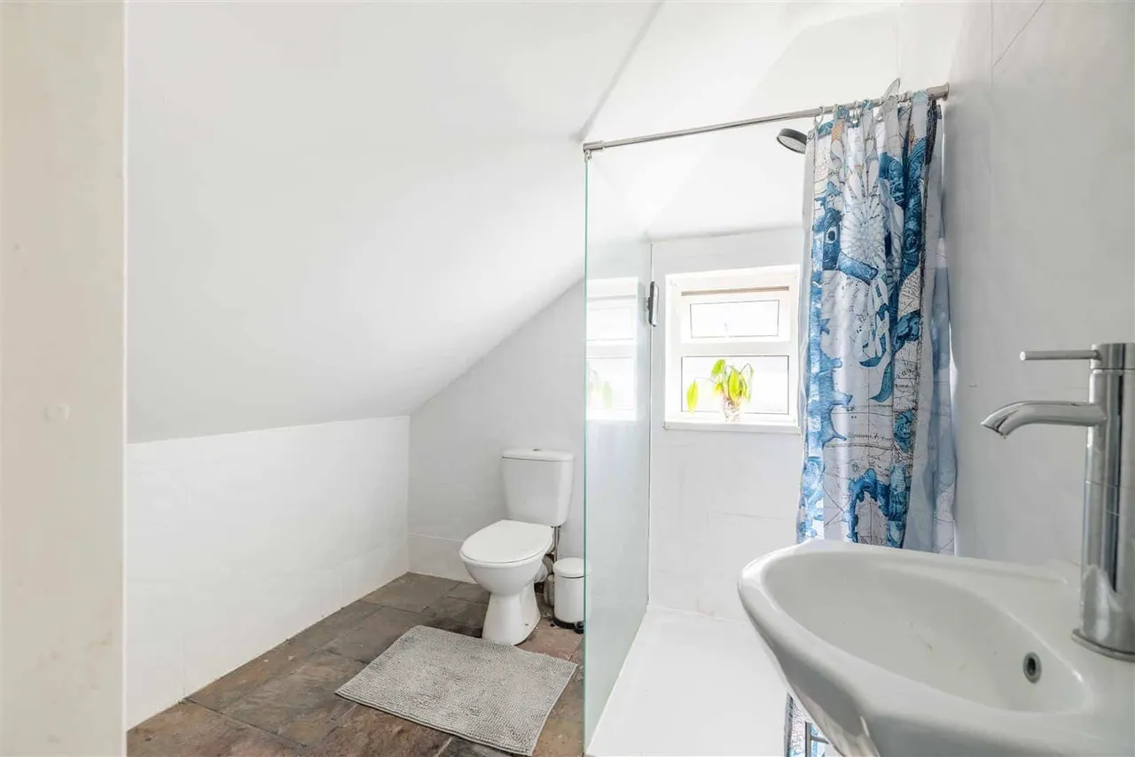 Grove Close, Old Windsor, Windsor, SL4 2LY, photo 17