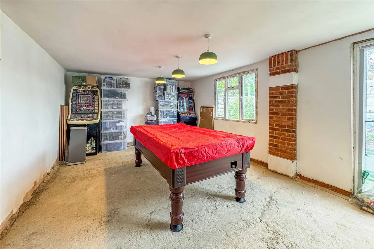 Grove Close, Old Windsor, Windsor, SL4 2LY, photo 23