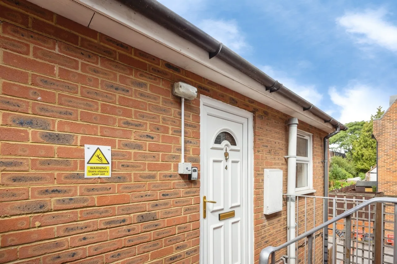 Martyr Road, Guildford, GU1, photo 32