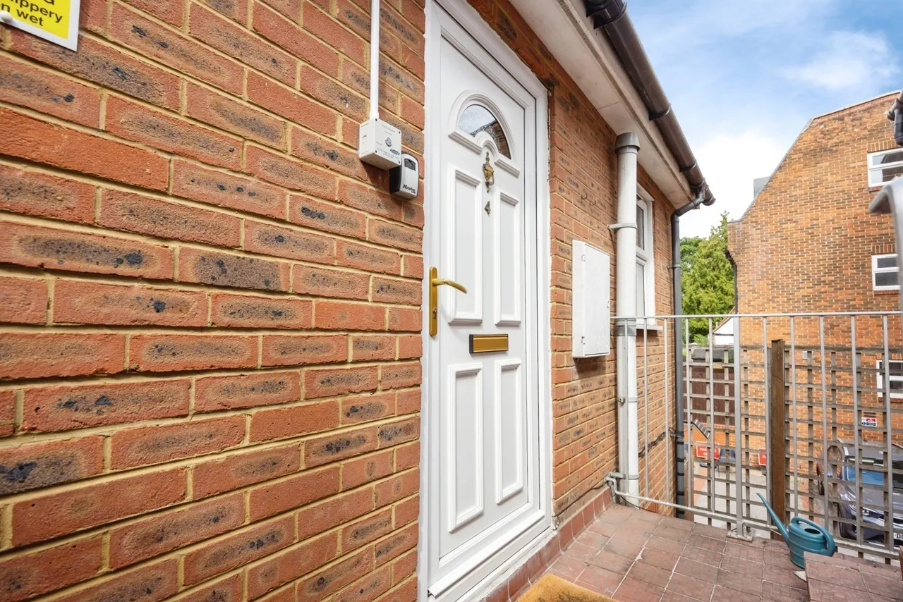 Martyr Road, Guildford, GU1, photo 11