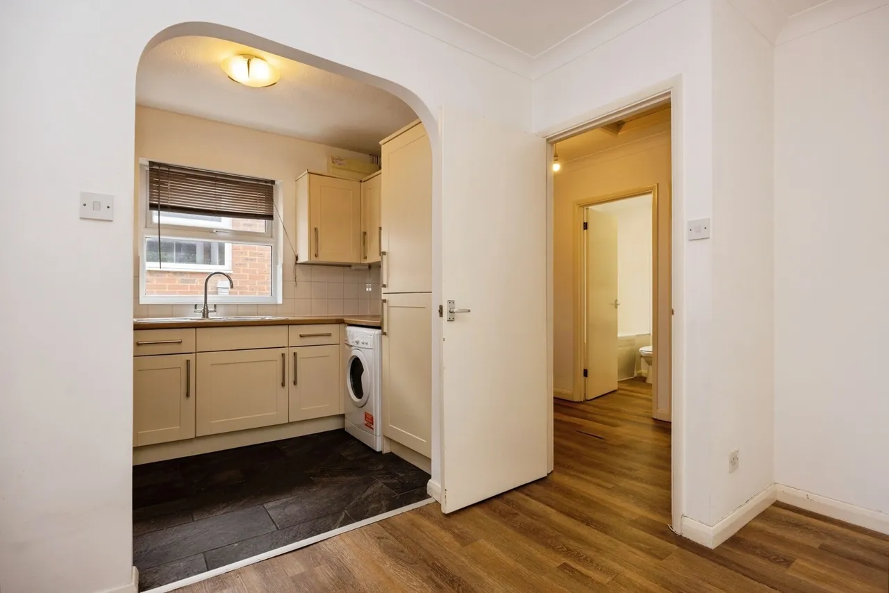 Martyr Road, Guildford, GU1, photo 5