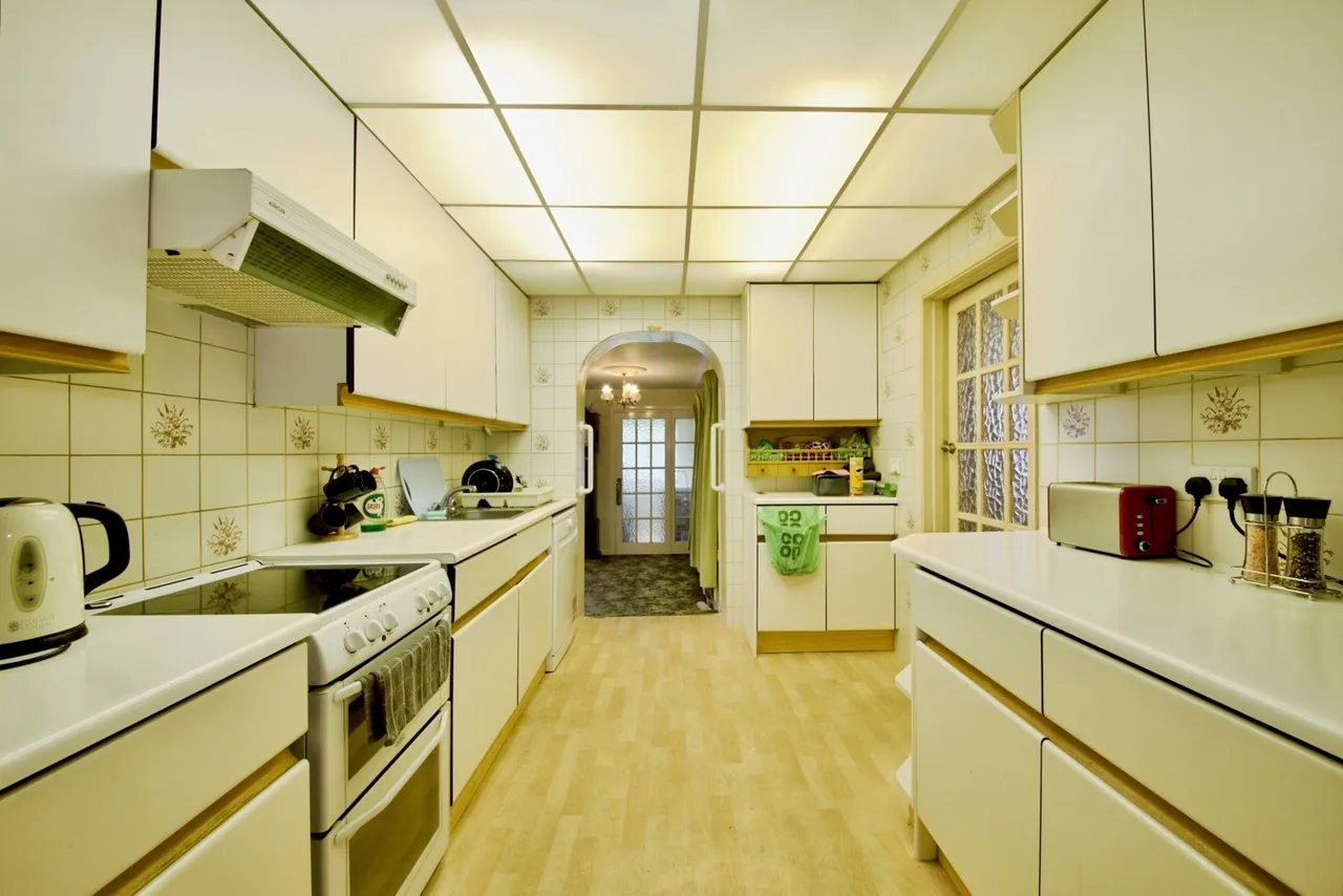 Meadgate Avenue, WOODFORD GREEN, Essex, IG8, photo 5